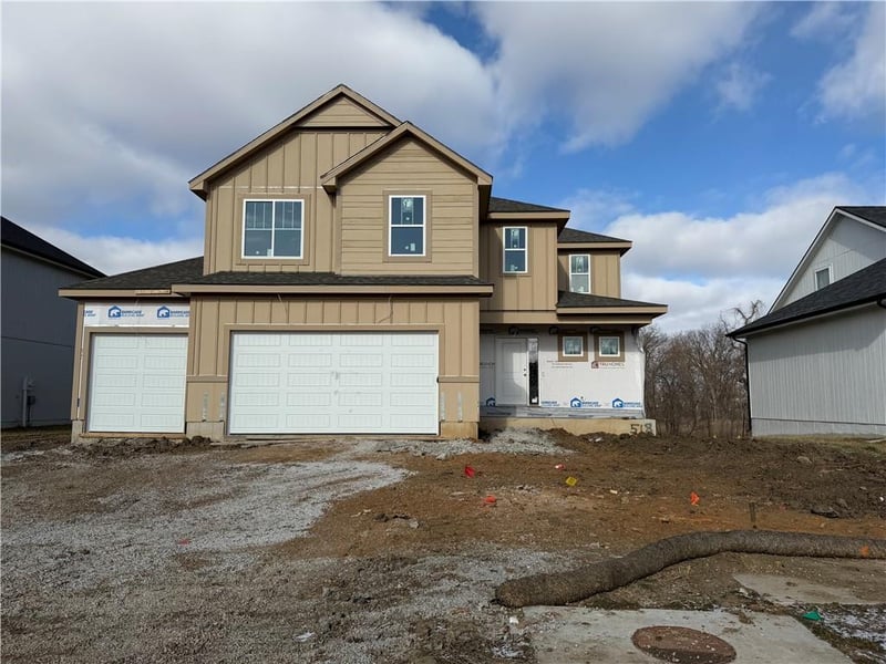 518 Valley Dr, Grain Valley, MO 64029