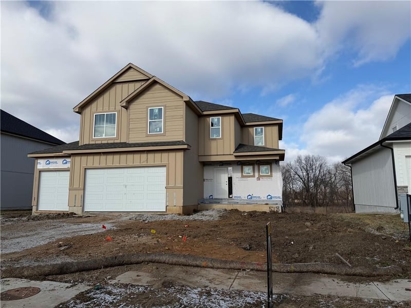 518 Valley Dr, Grain Valley, MO 64029