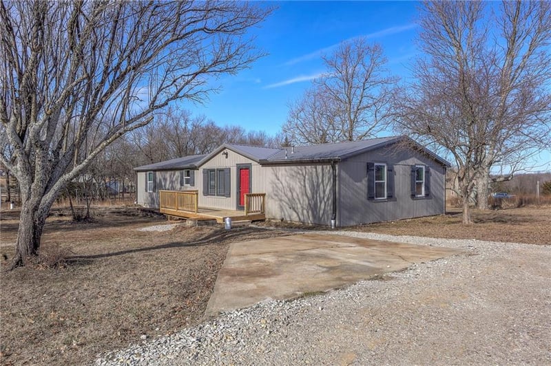 25 Newberry Dr, Linn Valley, KS 66040