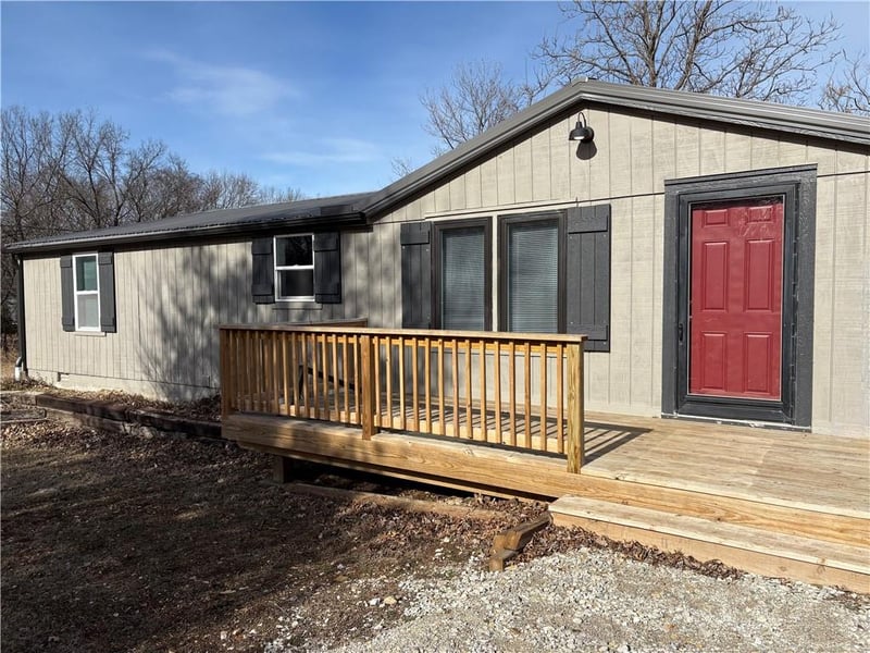 25 Newberry Dr, Linn Valley, KS 66040