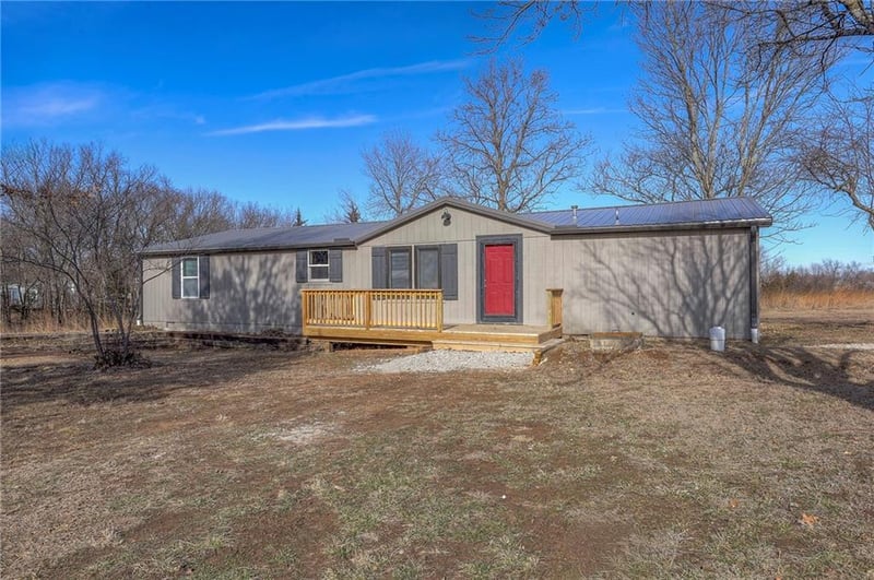 25 Newberry Dr, Linn Valley, KS 66040