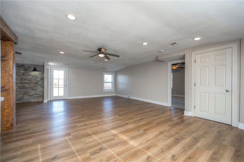 25 Newberry Dr, Linn Valley, KS 66040