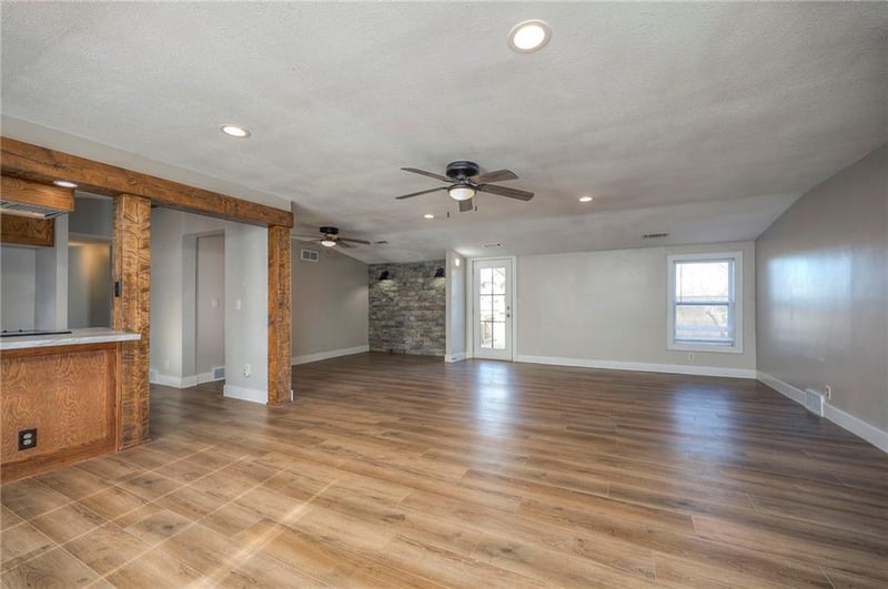 25 Newberry Dr, Linn Valley, KS 66040