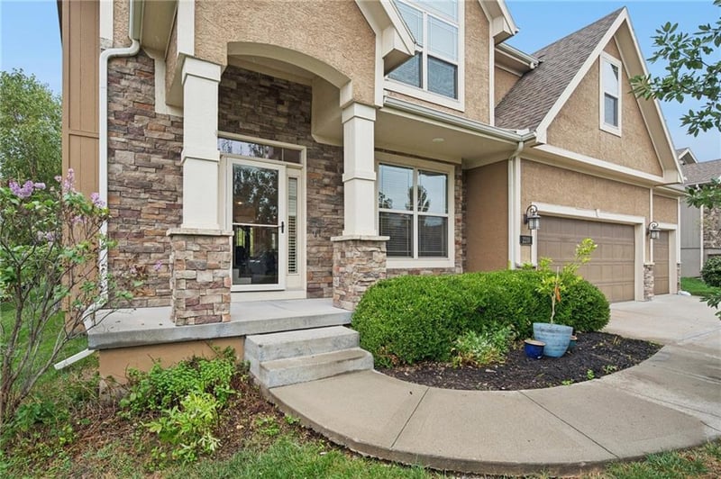 2210 111th St, Kansas City, MO 64155