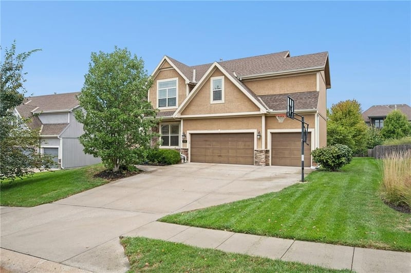 2210 111th St, Kansas City, MO 64155