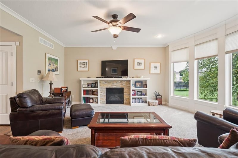 2210 111th St, Kansas City, MO 64155