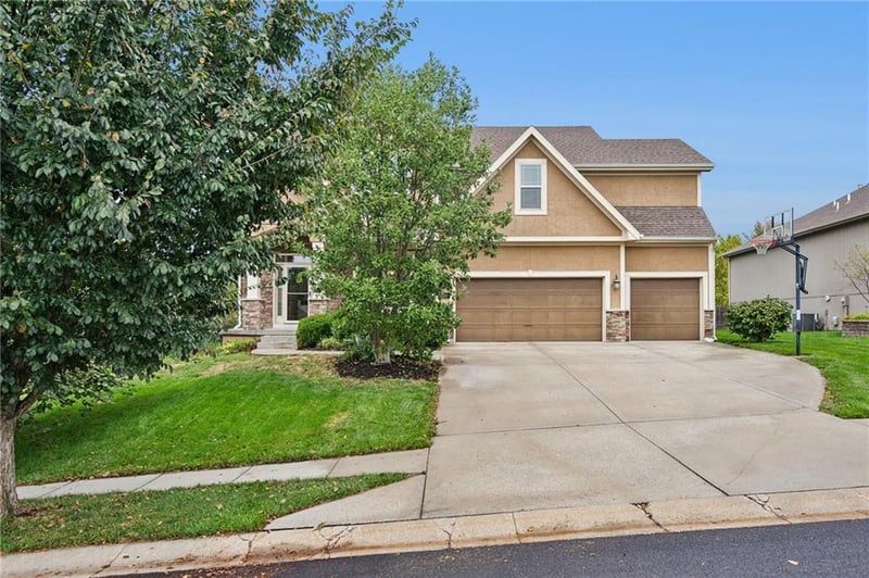 2210 111th St, Kansas City, MO 64155