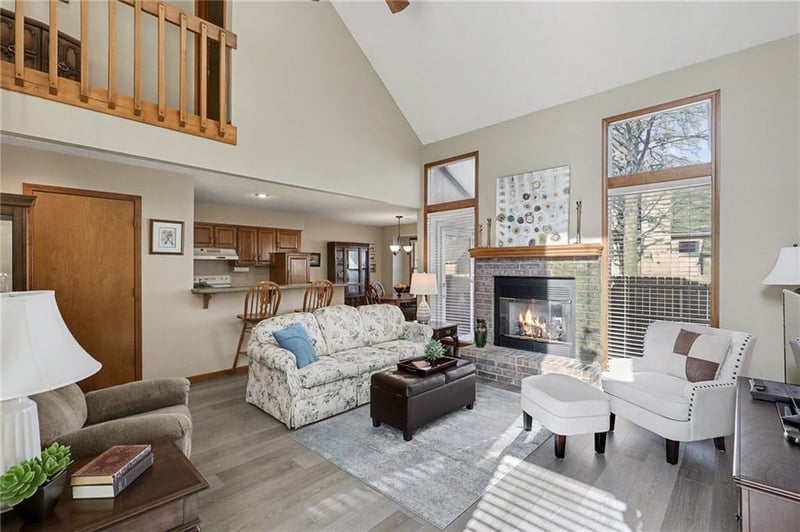 7204 155th St, Overland Park, KS 66223