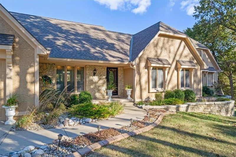 26104 99th St, Lee's Summit, MO 64086