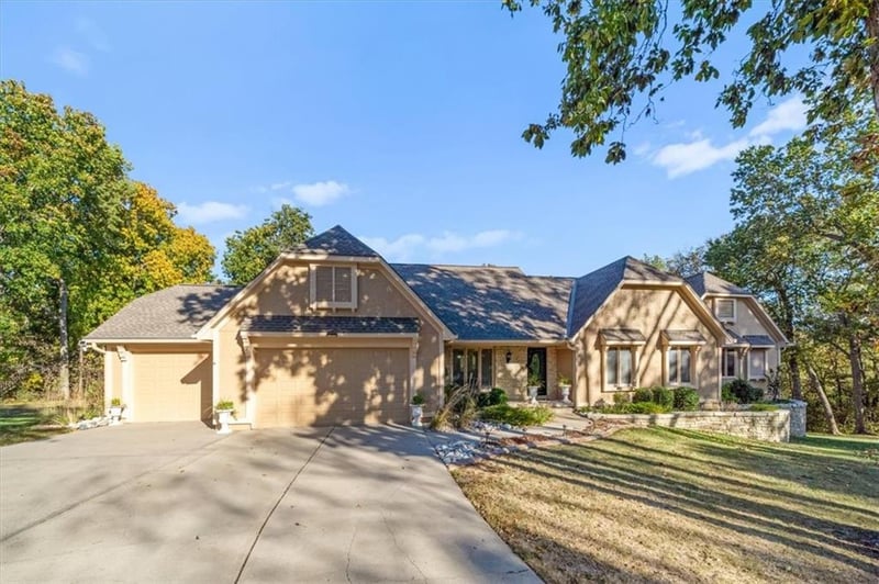 26104 99th St, Lee's Summit, MO 64086