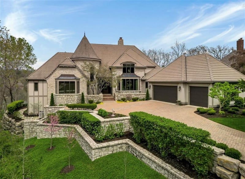10504 Highland Ln, Olathe, KS 66061