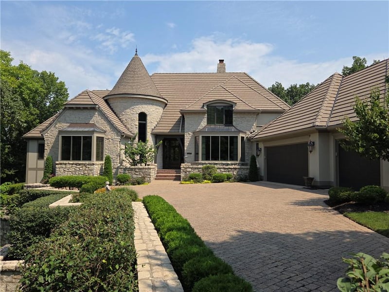 10504 Highland Ln, Olathe, KS 66061