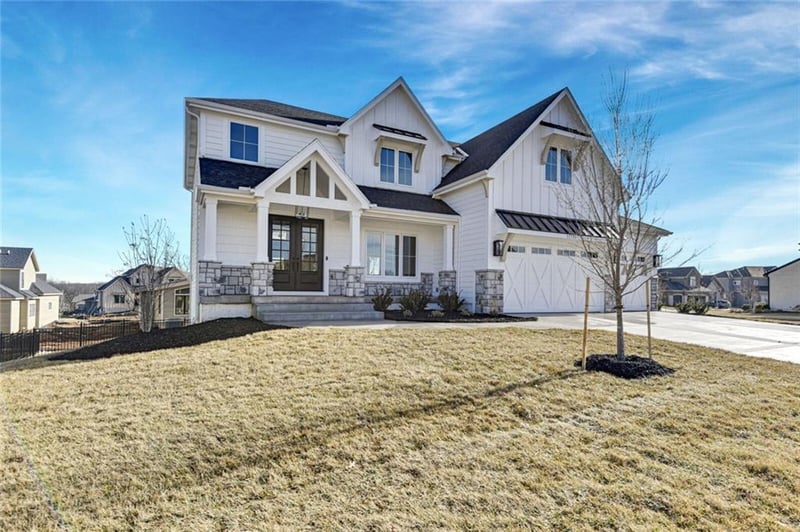 17704 Carter St, Overland Park, KS 66221