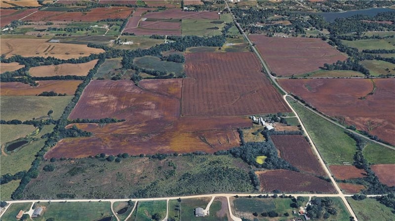 17210 Hemphill Rd, Bonner Springs, KS 66012