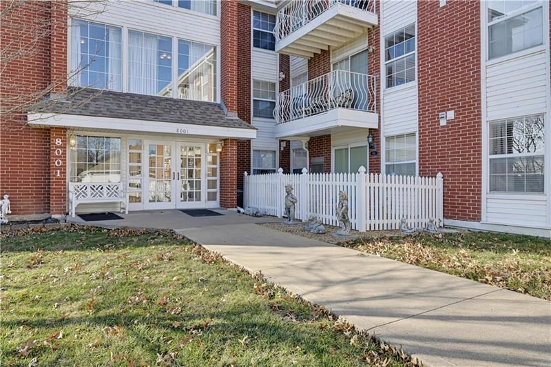 8001 Westridge Rd #102, Raytown, MO 64138
