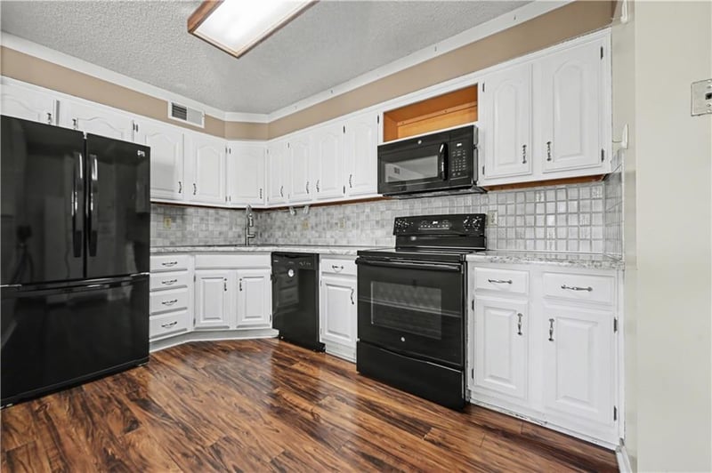 8001 Westridge Rd #102, Raytown, MO 64138