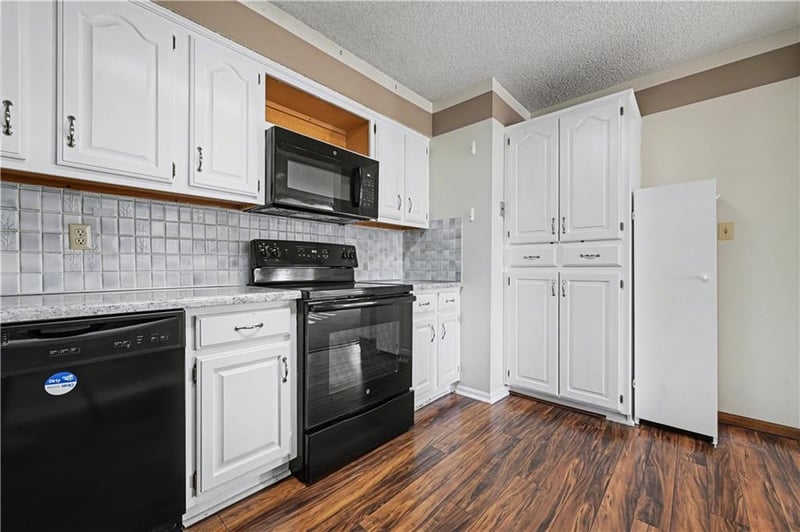 8001 Westridge Rd #102, Raytown, MO 64138