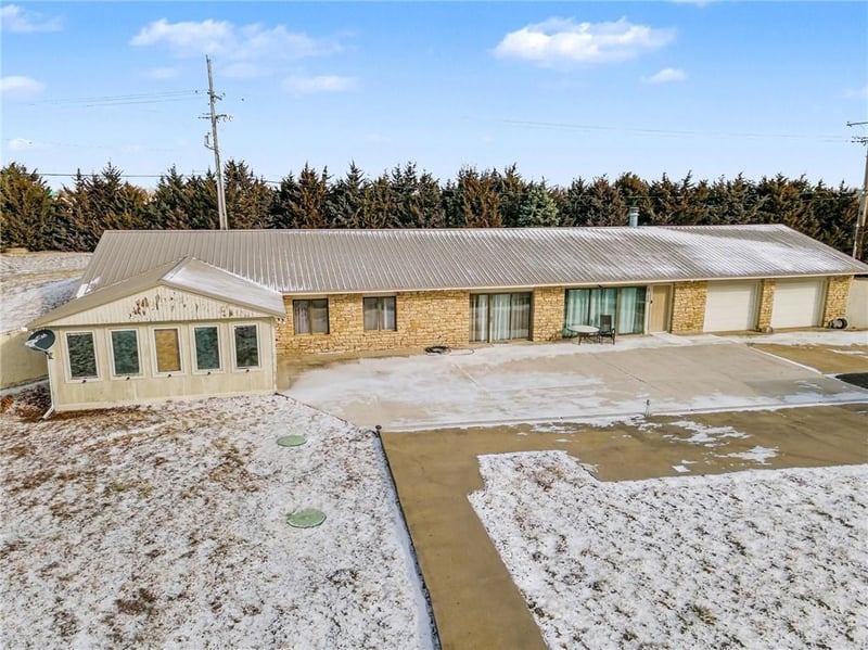 12100 Hedge Lane Ter, Olathe, KS 66061