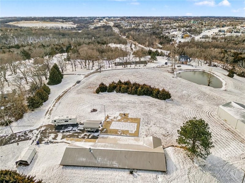 12100 Hedge Lane Ter, Olathe, KS 66061