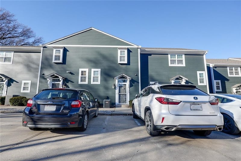 909 41st Pl, Kansas City, MO 64111