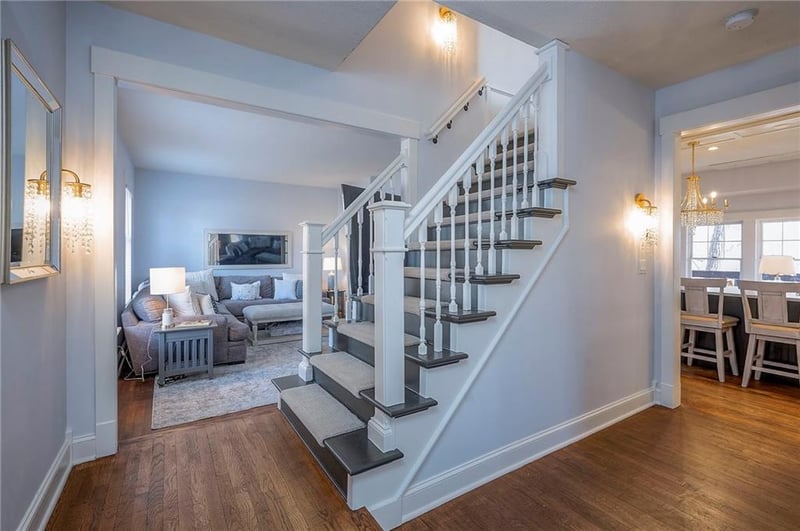 1323 Main St, Parkville, MO 64152