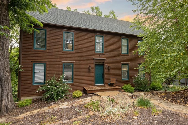 1323 Main St, Parkville, MO 64152