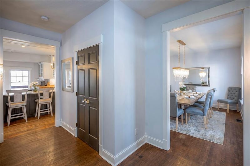 1323 Main St, Parkville, MO 64152