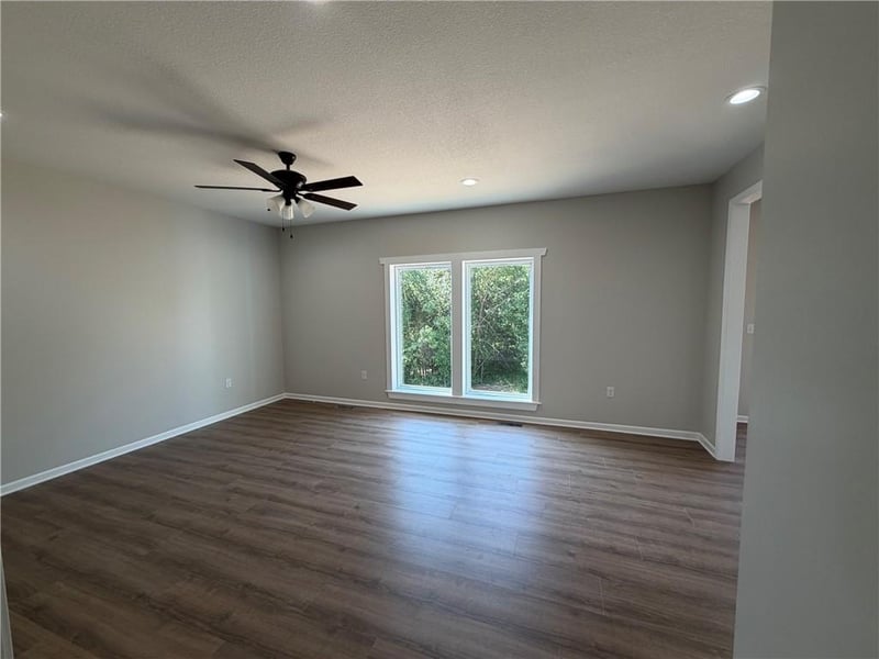 1403 6th Street Ter, Knob Noster, MO 65336