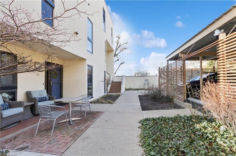 4549 Walnut St, Kansas City, MO 64111