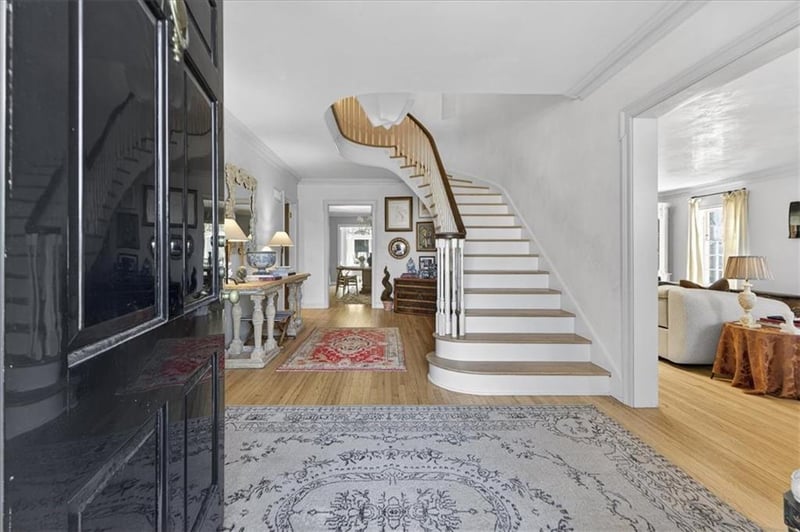 5353 Sunset Dr, Kansas City, MO 64112