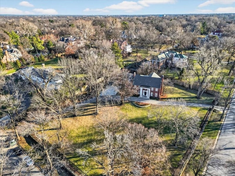 5353 Sunset Dr, Kansas City, MO 64112