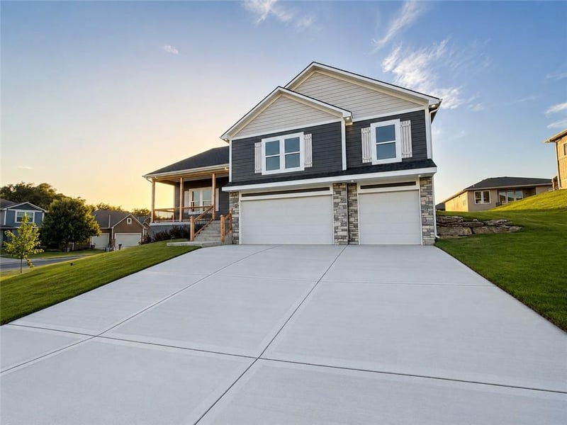 1901 Owen Dr, Pleasant Hill, MO 64080