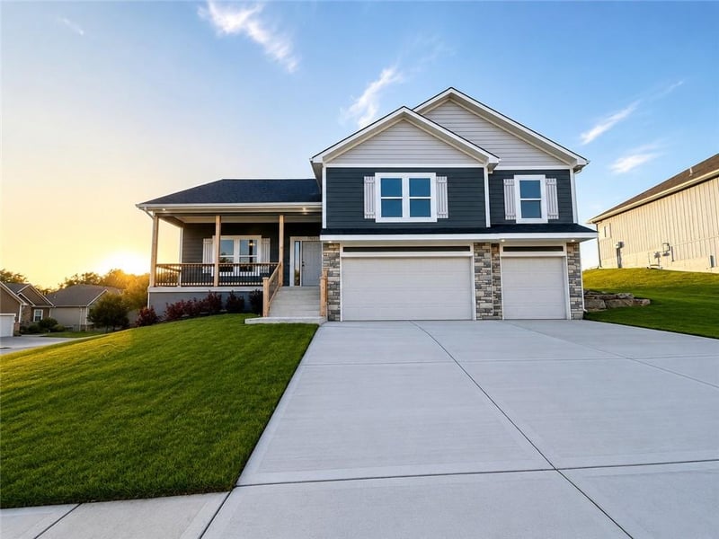 1901 Owen Dr, Pleasant Hill, MO 64080