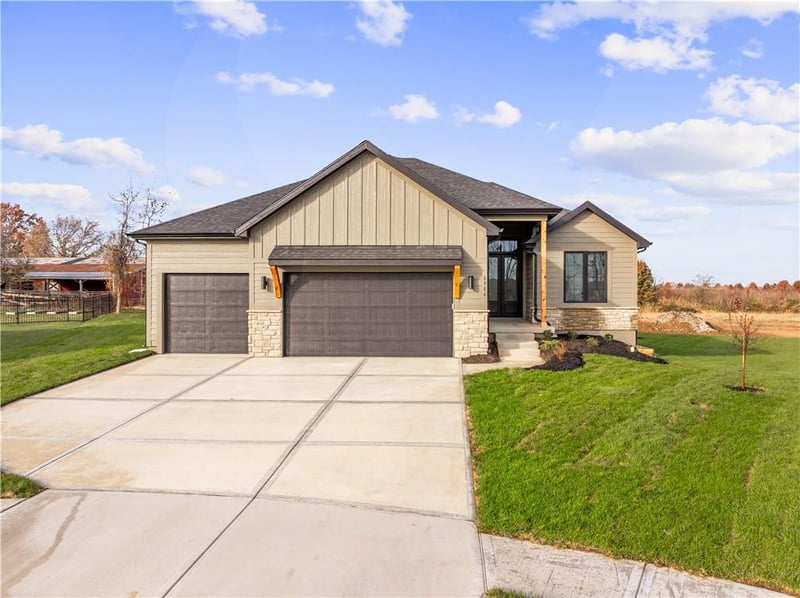 24915 112th St, Olathe, KS 66061