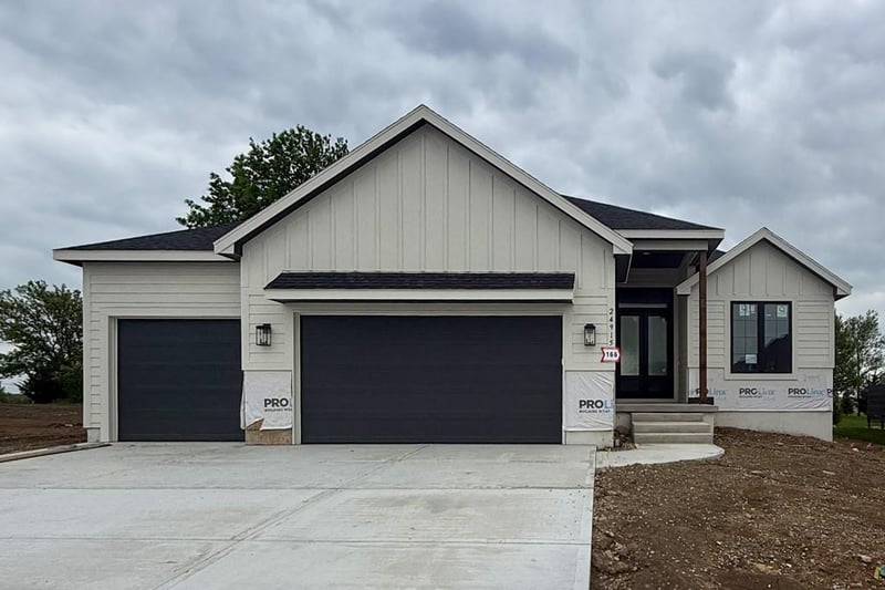 24915 112th St, Olathe, KS 66061
