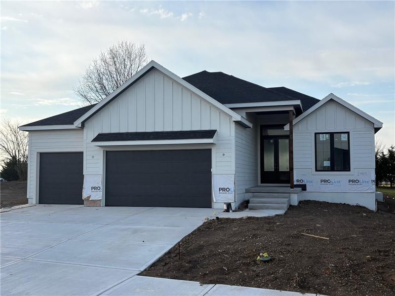 24915 112th St, Olathe, KS 66061