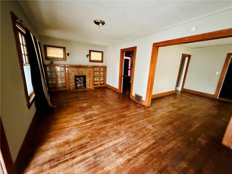 1508 E 49th Ter, Kansas City, MO 64110