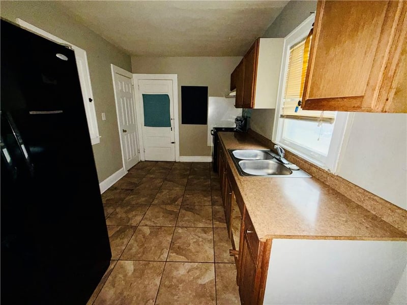 1508 E 49th Ter, Kansas City, MO 64110