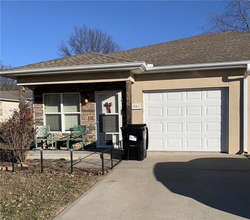 902 Riffle Dr, Pleasant Hill, MO 64080
