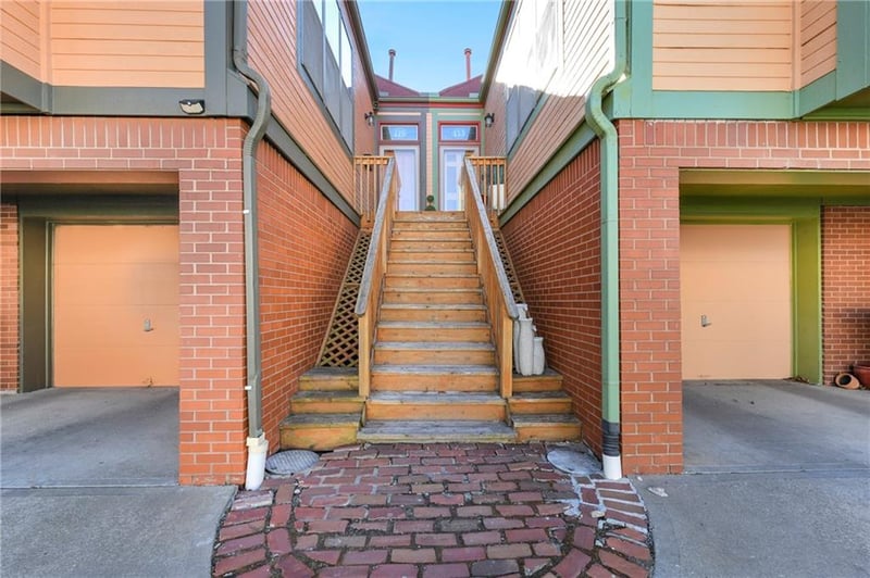 115 E 29th St, Kansas City, MO 64108