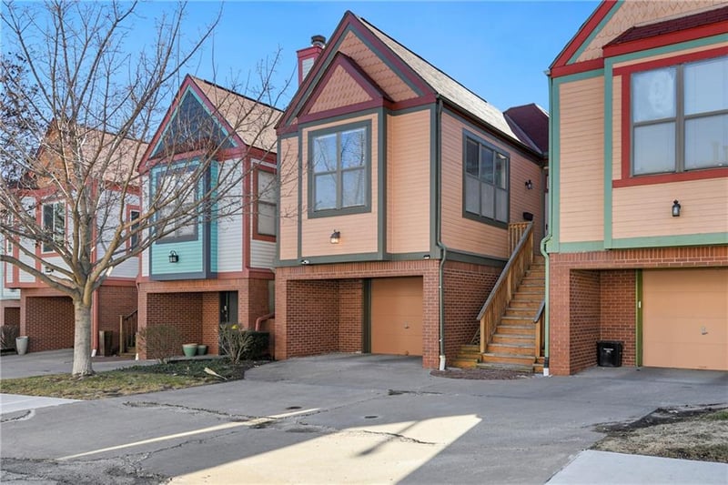 115 E 29th St, Kansas City, MO 64108