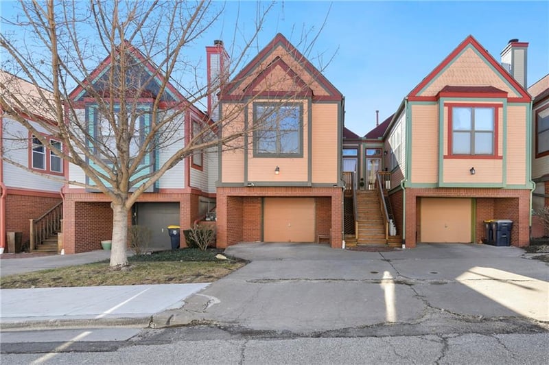 115 E 29th St, Kansas City, MO 64108