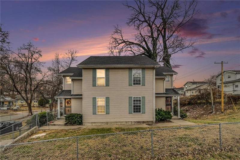 4200-4202 Flora Ave, Kansas City, MO 64110