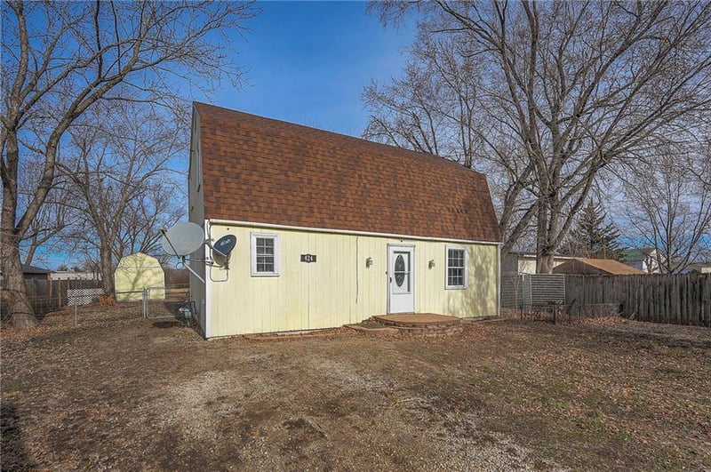 424 E 2nd St, Linwood, KS 66052