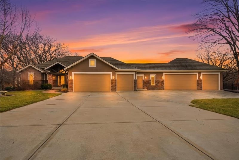 6205 NW Saddle Club Ct, Kansas City, MO 64152