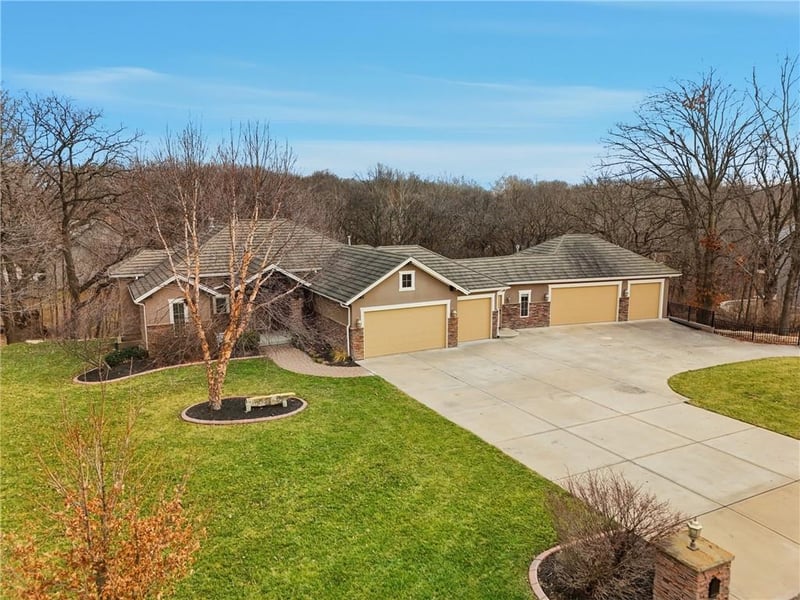 6205 NW Saddle Club Ct, Kansas City, MO 64152