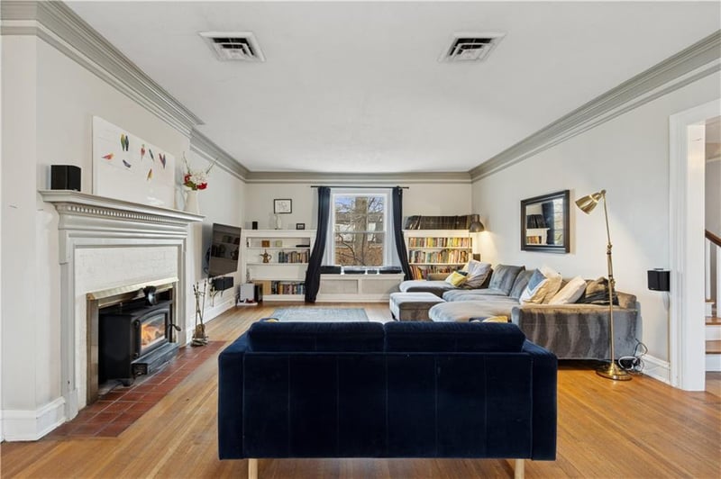 401 W 57 Ter, Kansas City, MO 64113