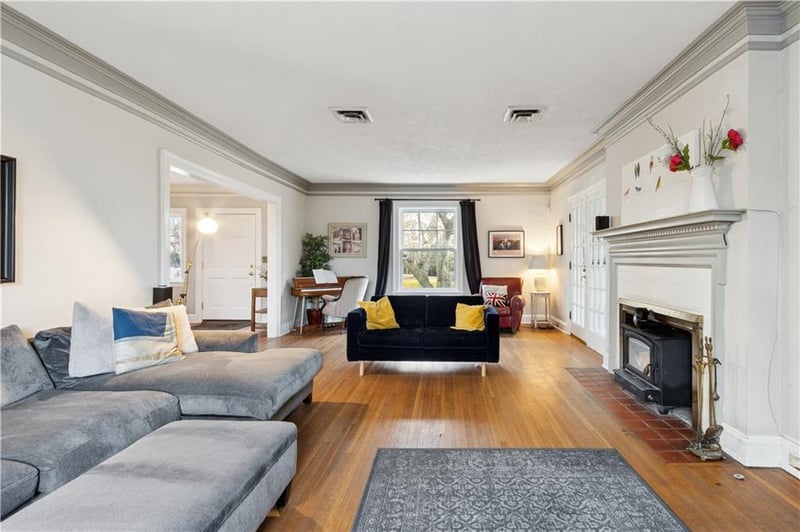 401 W 57 Ter, Kansas City, MO 64113