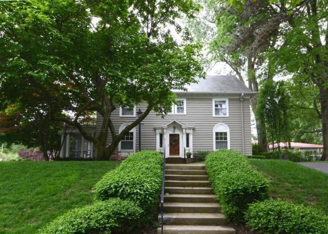 401 W 57 Ter, Kansas City, MO 64113