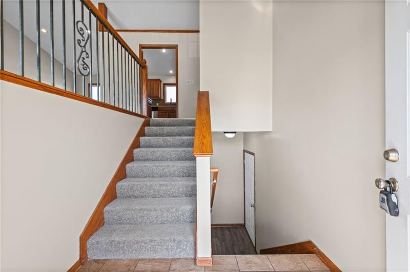 3212 Morton Ln, St Joseph, MO 64506